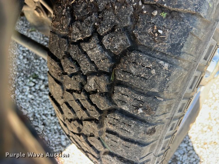 image for item EK8932 2015 Dodge Ram 3500HD Crew Cab flatbed pickup truck