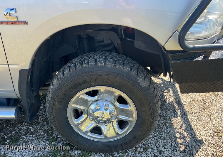 image for item EK8932 2015 Dodge Ram 3500HD Crew Cab flatbed pickup truck