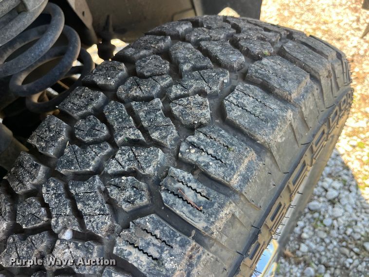 image for item EK8932 2015 Dodge Ram 3500HD Crew Cab flatbed pickup truck