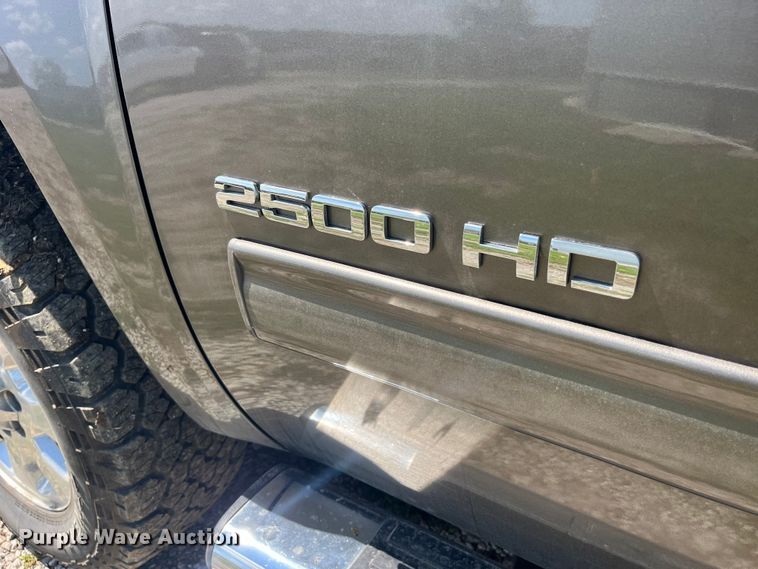 image for item EK8934 2012 GMC Sierra 2500HD Crew Cab pickup truck