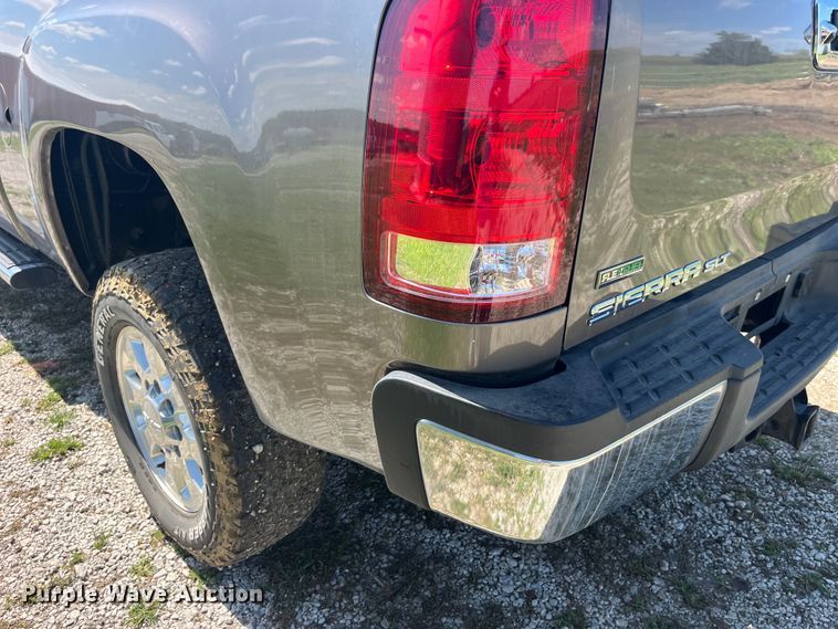 image for item EK8934 2012 GMC Sierra 2500HD Crew Cab pickup truck