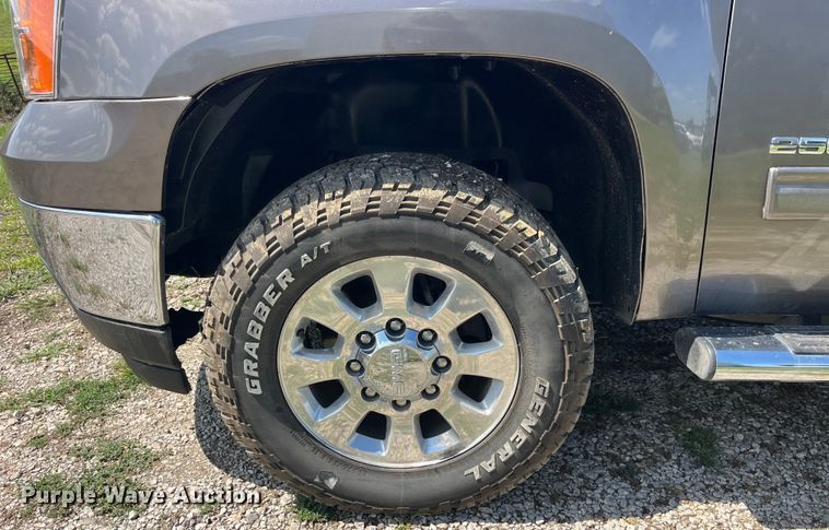 image for item EK8934 2012 GMC Sierra 2500HD Crew Cab pickup truck