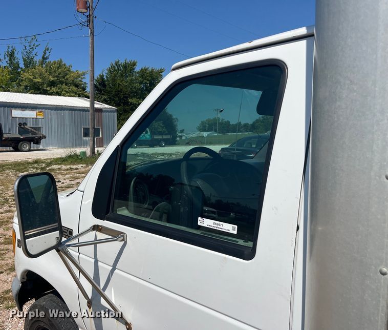 image for item EK8971 2002 Ford E450 Super Duty box truck
