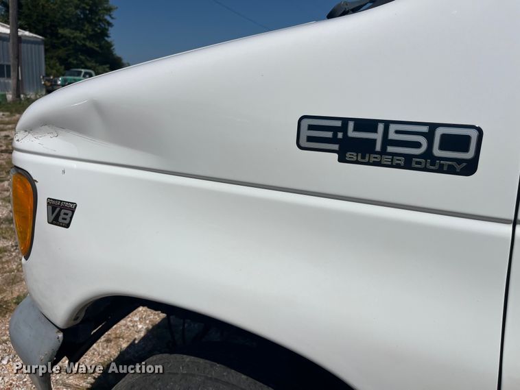 image for item EK8971 2002 Ford E450 Super Duty box truck