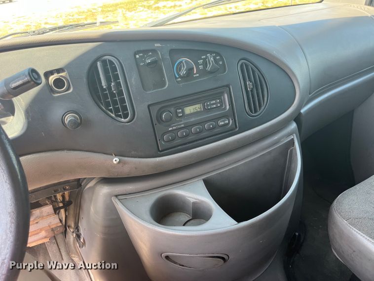 image for item EK8971 2002 Ford E450 Super Duty box truck