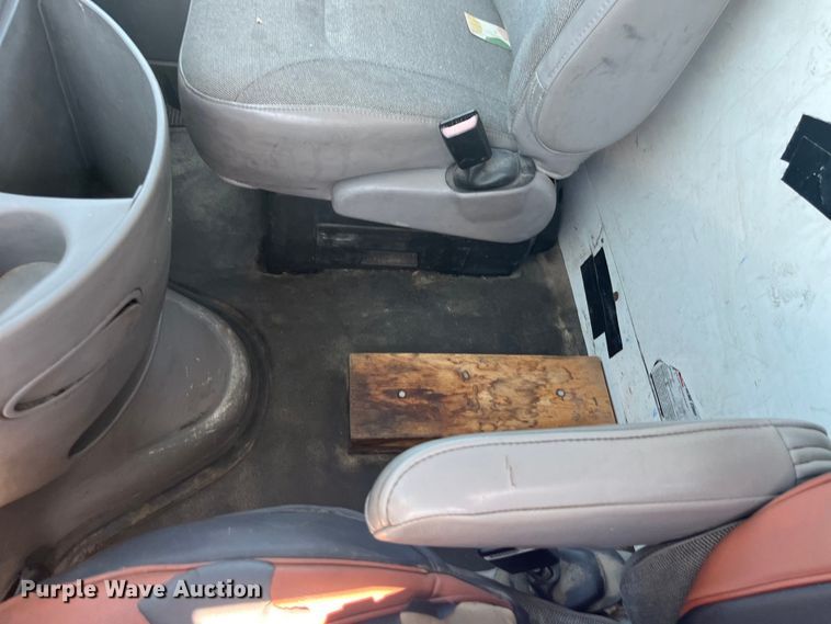 image for item EK8971 2002 Ford E450 Super Duty box truck