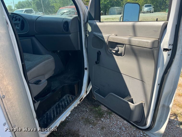 image for item EK8971 2002 Ford E450 Super Duty box truck