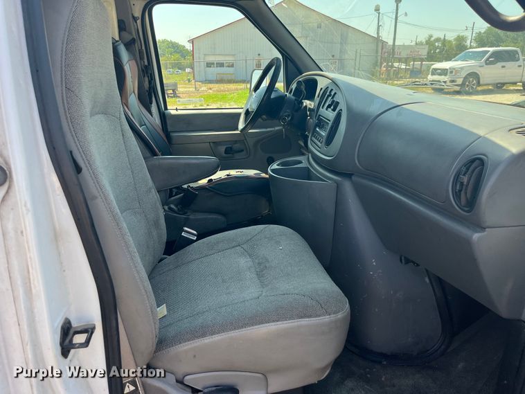 image for item EK8971 2002 Ford E450 Super Duty box truck