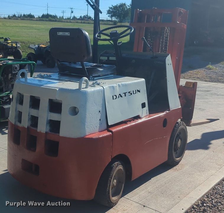 image for item EQ2009 Datsun forklift
