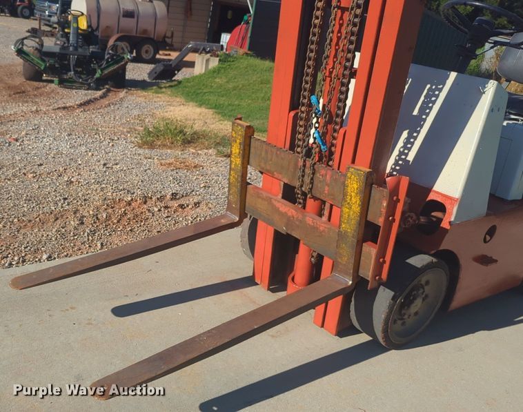 image for item EQ2009 Datsun forklift