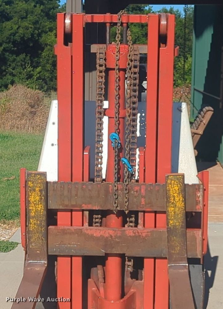 image for item EQ2009 Datsun forklift