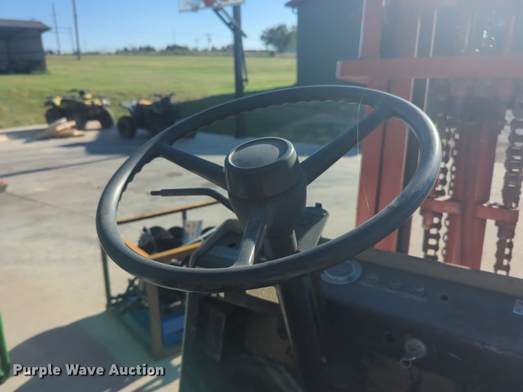 image for item EQ2009 Datsun forklift