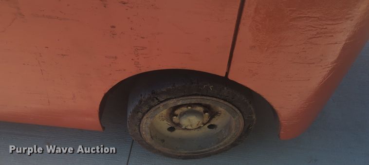 image for item EQ2009 Datsun forklift