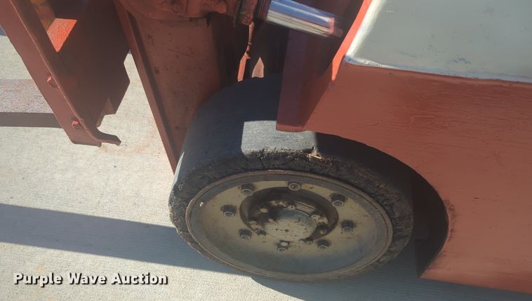 image for item EQ2009 Datsun forklift