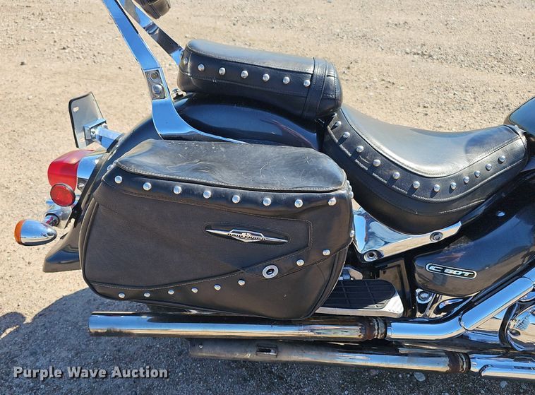 image for item IO9985 2006 Suzuki  C50T Boulevard  motorcycle