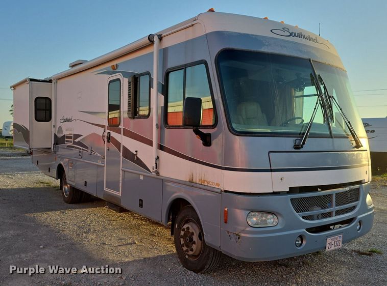 image for item IO9993 2003 Southwind  Workhorse Fleetwood RV