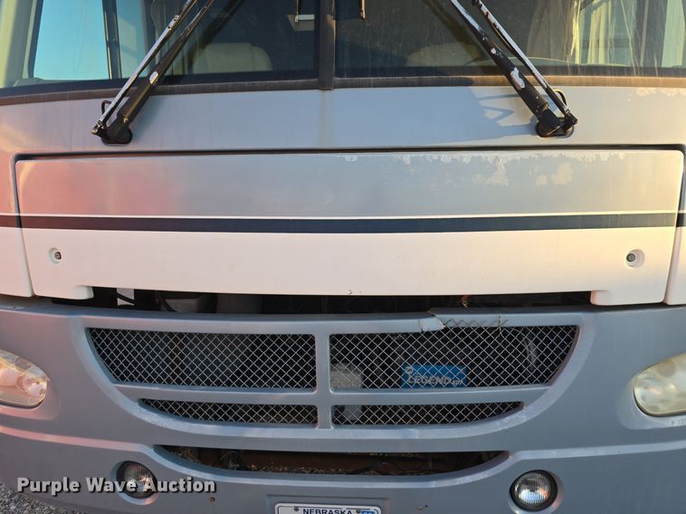 image for item IO9993 2003 Southwind  Workhorse Fleetwood RV