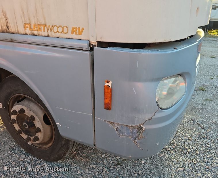 image for item IO9993 2003 Southwind  Workhorse Fleetwood RV