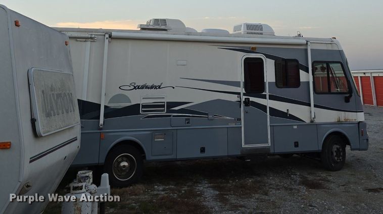 image for item IO9993 2003 Southwind  Workhorse Fleetwood RV