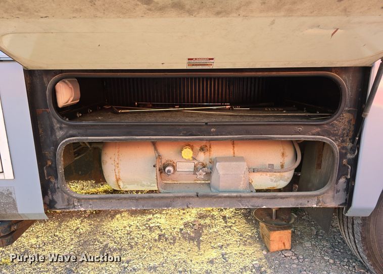 image for item IO9993 2003 Southwind  Workhorse Fleetwood RV