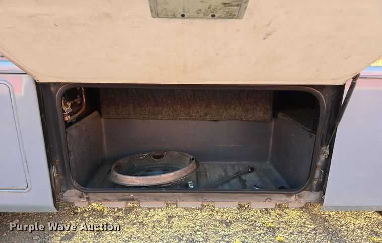 image for item IO9993 2003 Southwind  Workhorse Fleetwood RV