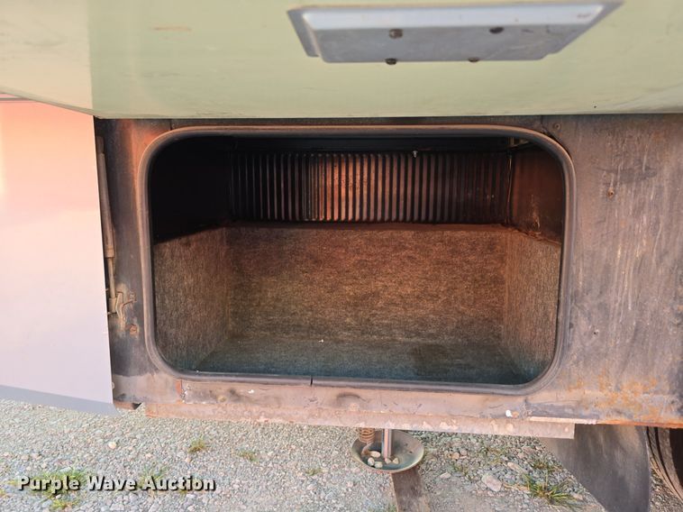 image for item IO9993 2003 Southwind  Workhorse Fleetwood RV