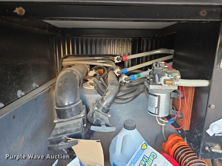 image for item IO9993 2003 Southwind  Workhorse Fleetwood RV