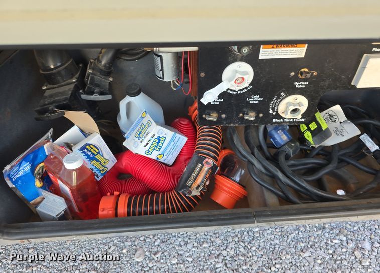 image for item IO9993 2003 Southwind  Workhorse Fleetwood RV