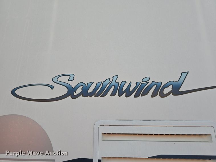 image for item IO9993 2003 Southwind  Workhorse Fleetwood RV