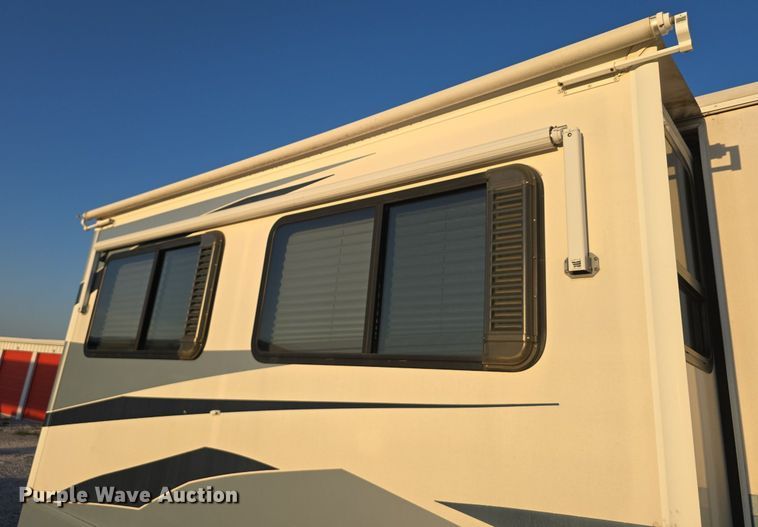 image for item IO9993 2003 Southwind  Workhorse Fleetwood RV