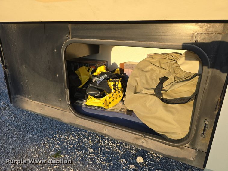 image for item IO9993 2003 Southwind  Workhorse Fleetwood RV