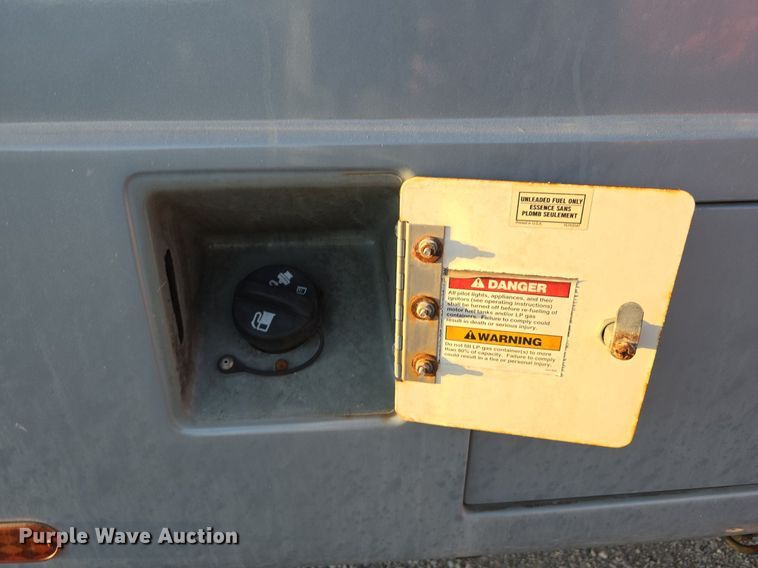 image for item IO9993 2003 Southwind  Workhorse Fleetwood RV