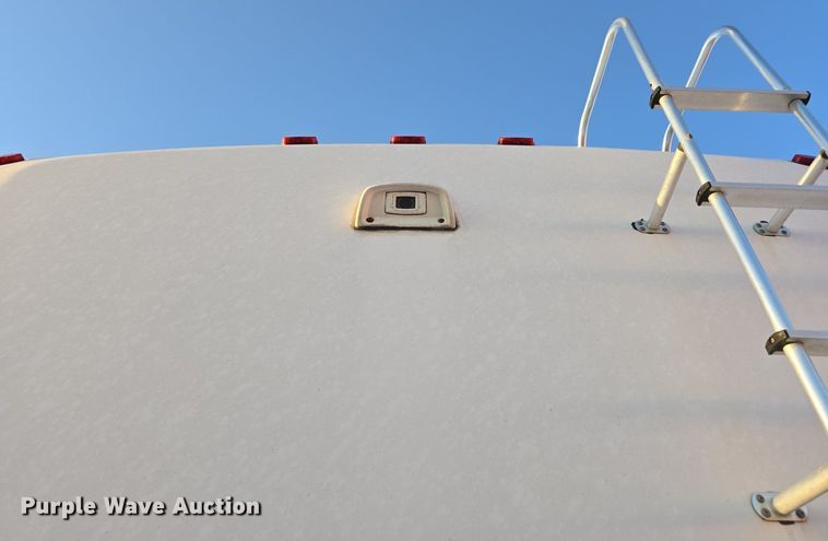 image for item IO9993 2003 Southwind  Workhorse Fleetwood RV