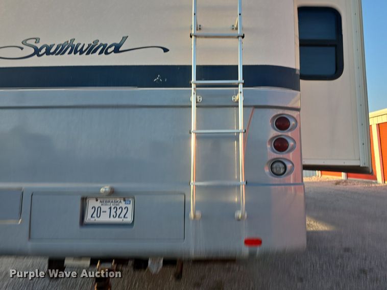 image for item IO9993 2003 Southwind  Workhorse Fleetwood RV