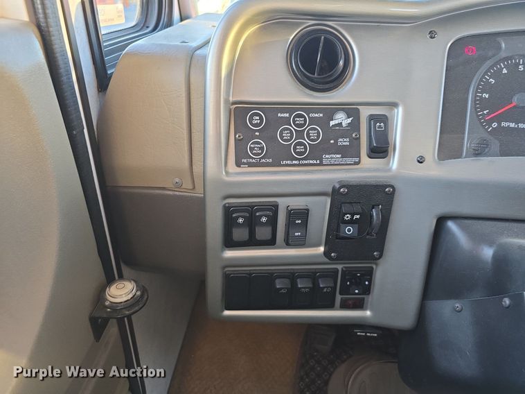 image for item IO9993 2003 Southwind  Workhorse Fleetwood RV