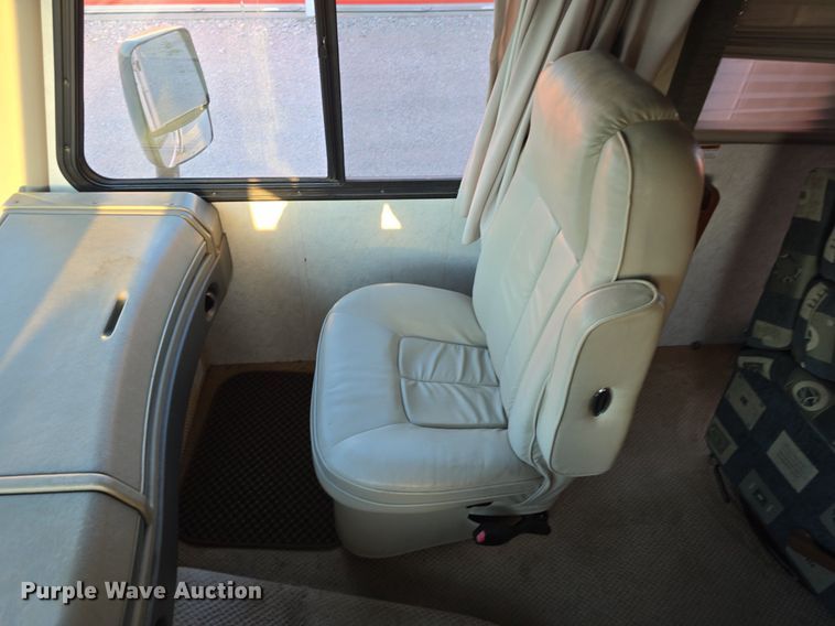 image for item IO9993 2003 Southwind  Workhorse Fleetwood RV