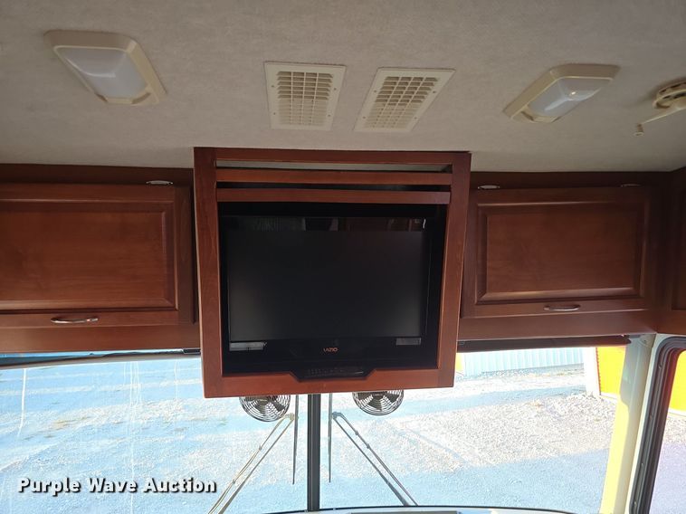 image for item IO9993 2003 Southwind  Workhorse Fleetwood RV