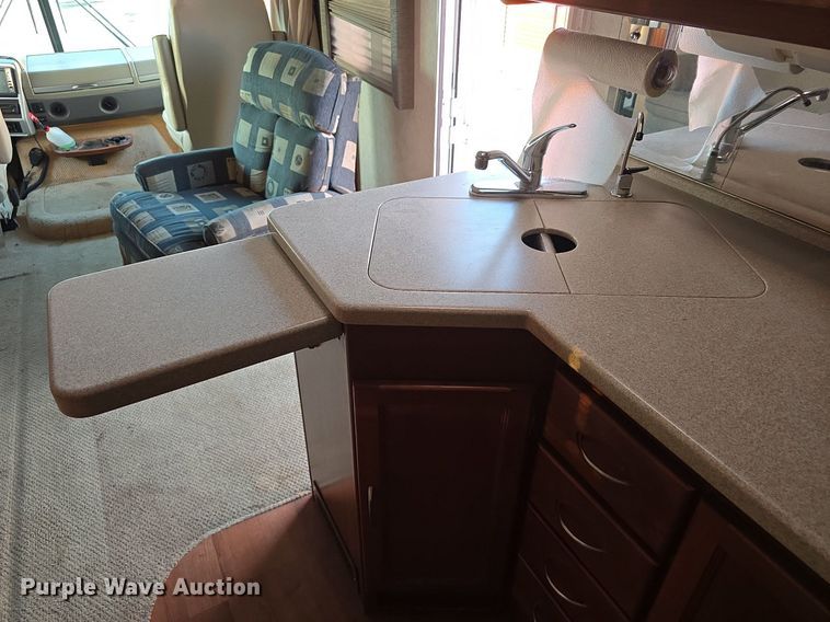 image for item IO9993 2003 Southwind  Workhorse Fleetwood RV