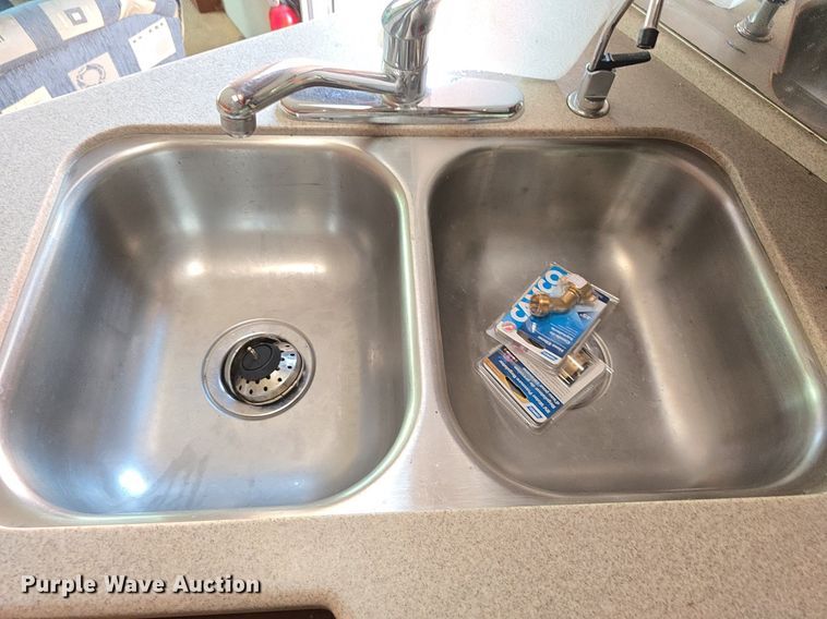 image for item IO9993 2003 Southwind  Workhorse Fleetwood RV