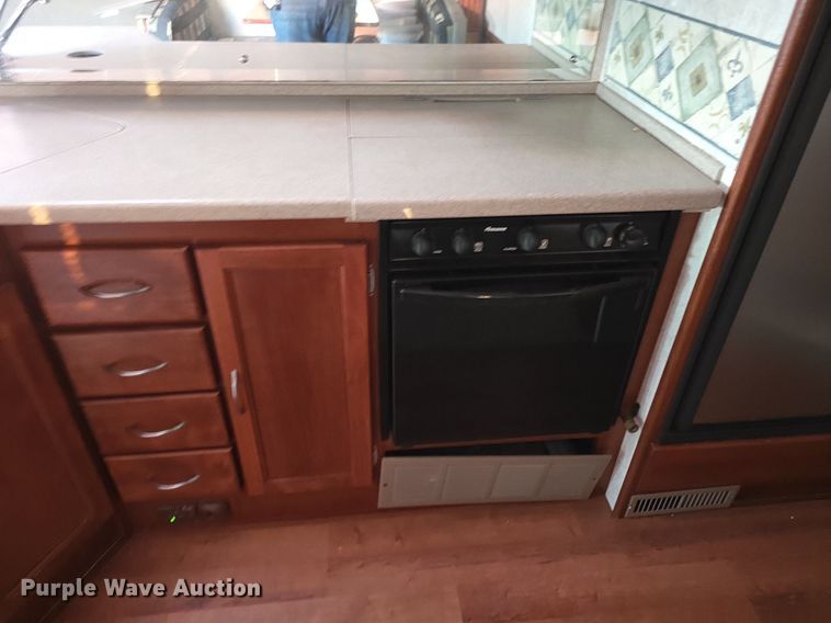 image for item IO9993 2003 Southwind  Workhorse Fleetwood RV