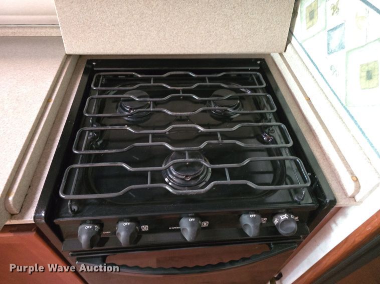 image for item IO9993 2003 Southwind  Workhorse Fleetwood RV