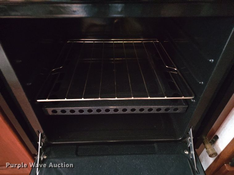 image for item IO9993 2003 Southwind  Workhorse Fleetwood RV