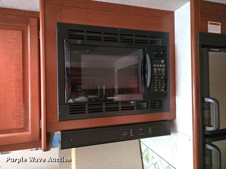 image for item IO9993 2003 Southwind  Workhorse Fleetwood RV