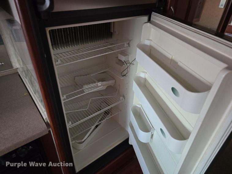 image for item IO9993 2003 Southwind  Workhorse Fleetwood RV