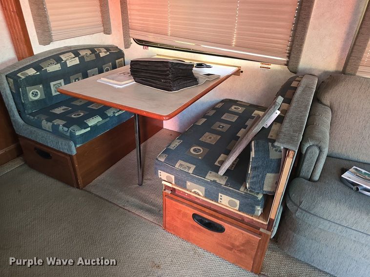 image for item IO9993 2003 Southwind  Workhorse Fleetwood RV