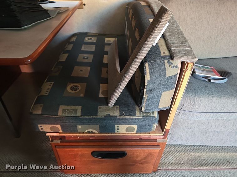 image for item IO9993 2003 Southwind  Workhorse Fleetwood RV