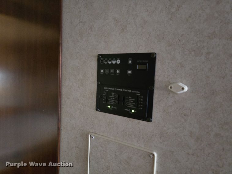 image for item IO9993 2003 Southwind  Workhorse Fleetwood RV