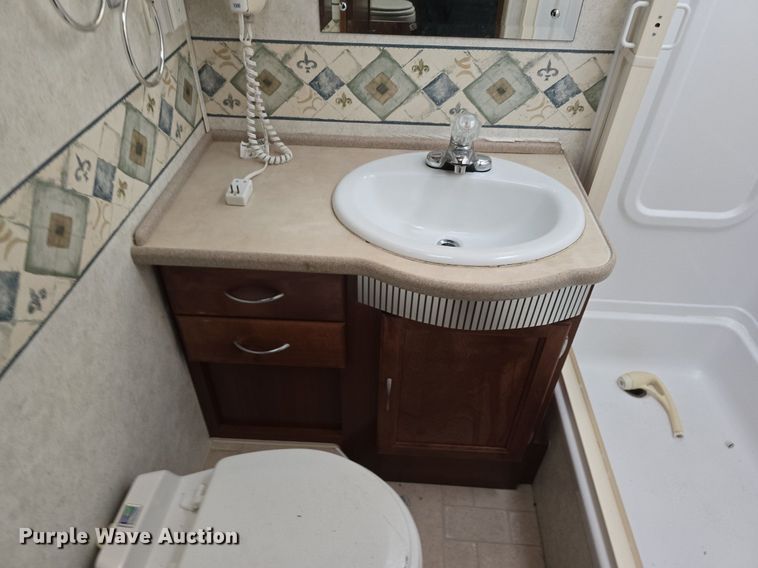 image for item IO9993 2003 Southwind  Workhorse Fleetwood RV