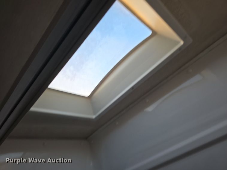 image for item IO9993 2003 Southwind  Workhorse Fleetwood RV