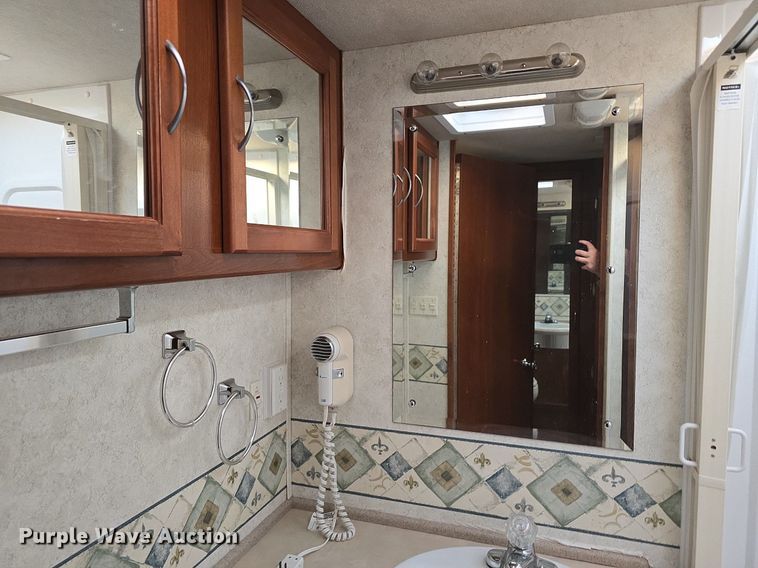 image for item IO9993 2003 Southwind  Workhorse Fleetwood RV